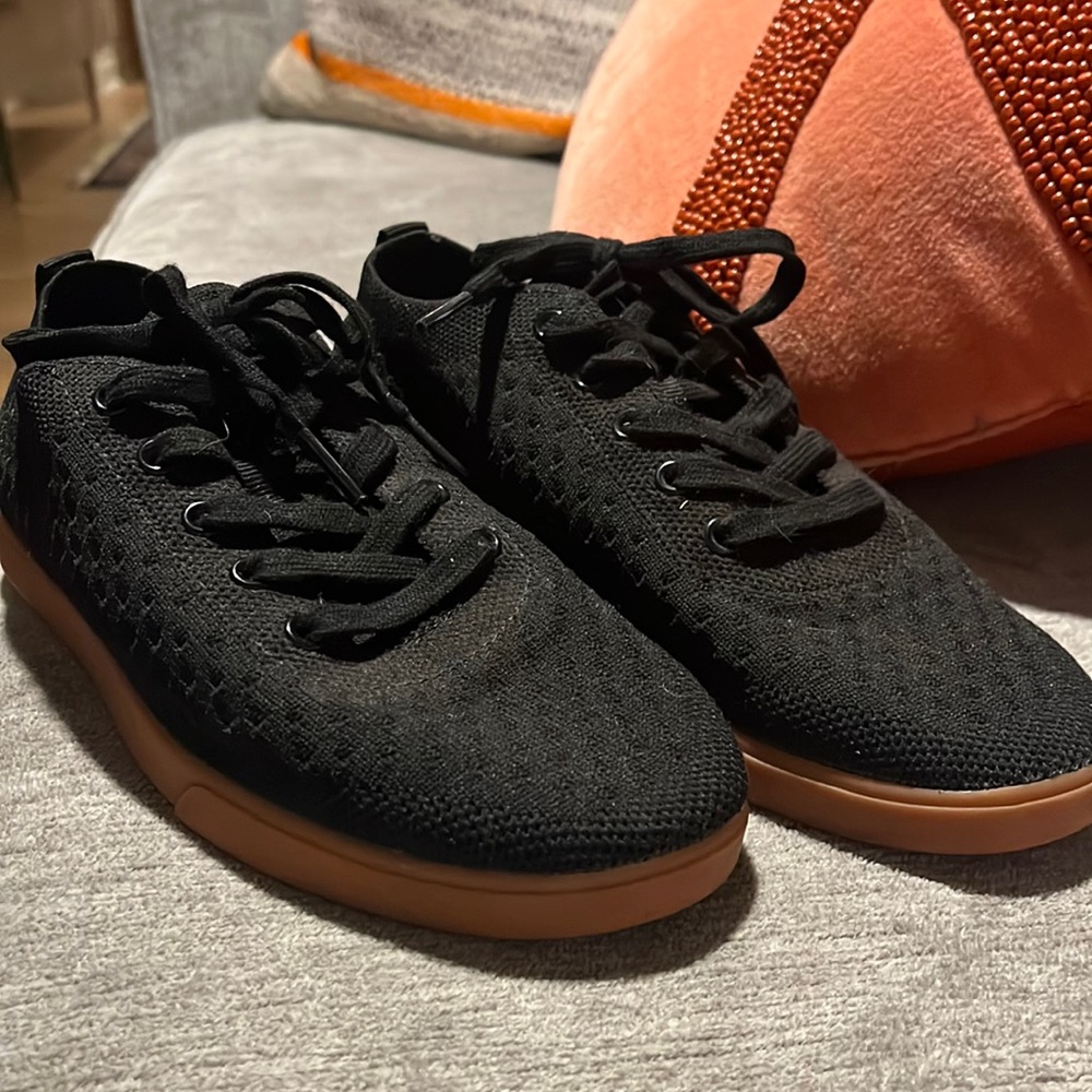 Gently worn black Suavs! Size 7.5 women’s